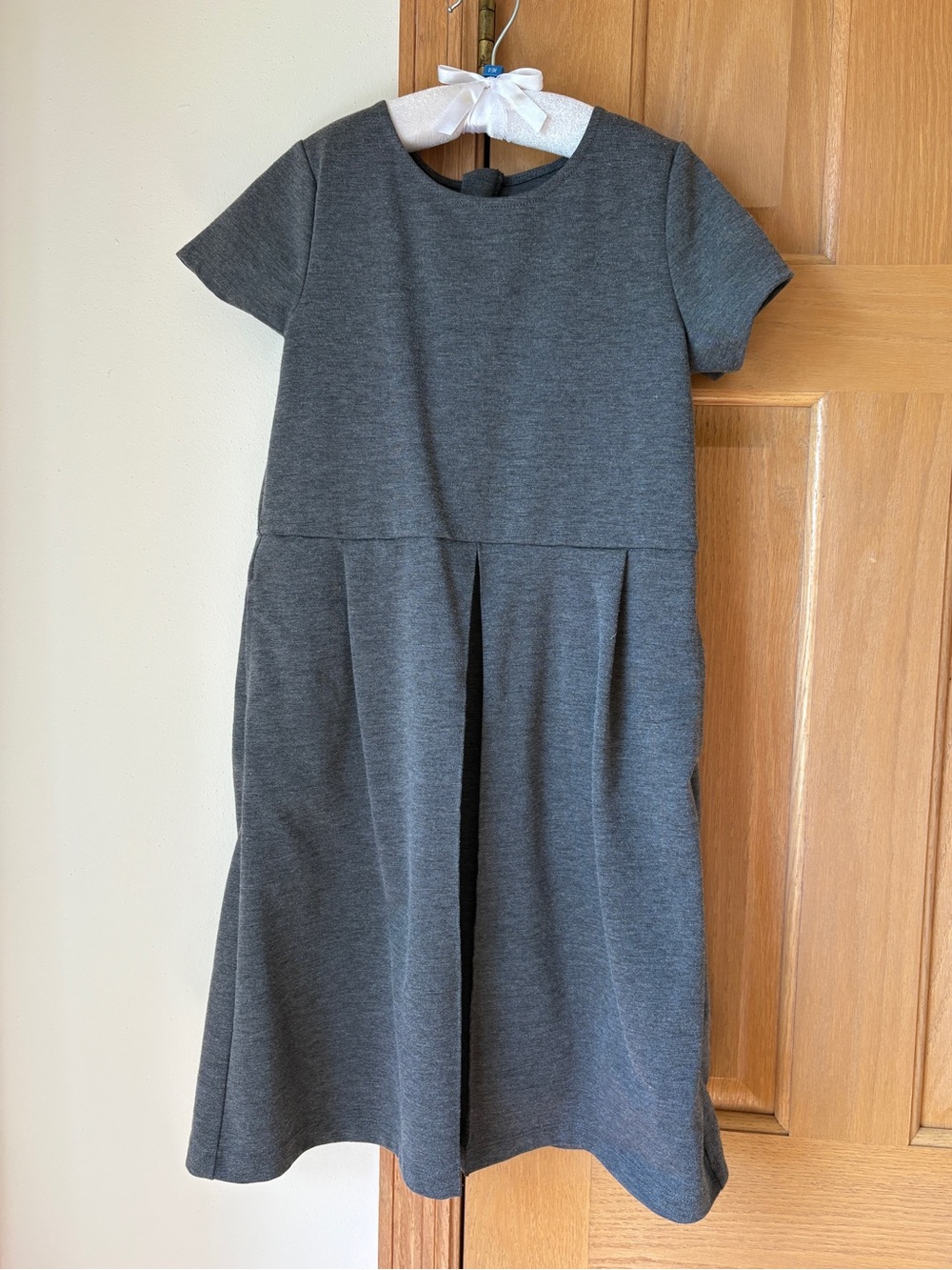 🤍Lands’end🤍Girls' Classic Gray Short-Sleeve Pleated Dress with pockets, size 10